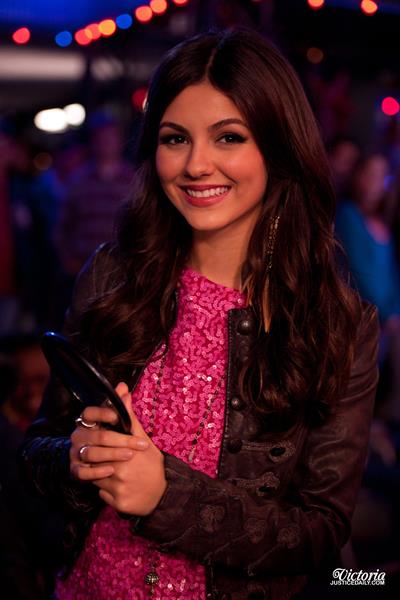 Victoria Justice Victorious Season 3 Episode 19 'Tori fies Beck and Jade' stills 