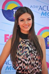 Victoria Justice - 2012 Teen Choice Awards in Universal City (July 22, 2012)