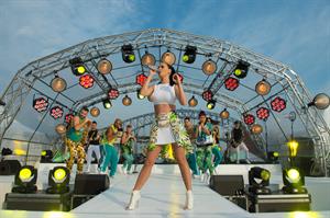 Katy Perry – “Sunrise” performance in Sydney 10/29/13