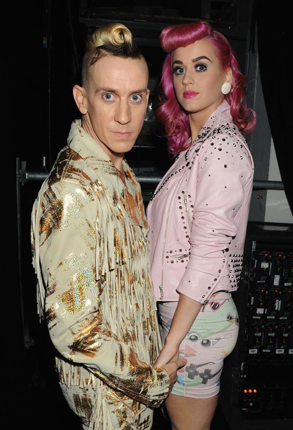 Katy Perry - 2011 MTV European Music Awards 11/6/11  