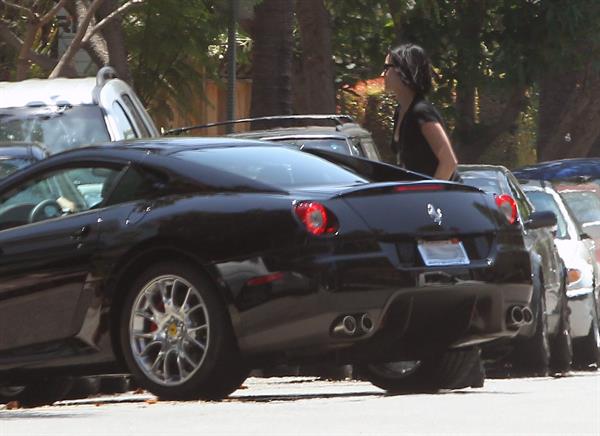 Katy Perry Katy being dropped off at her apartment in Los Angeles by John Mayer 