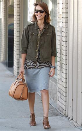 Jessica Alba at Bel Bambini in West Hollywood January 19, 2011 