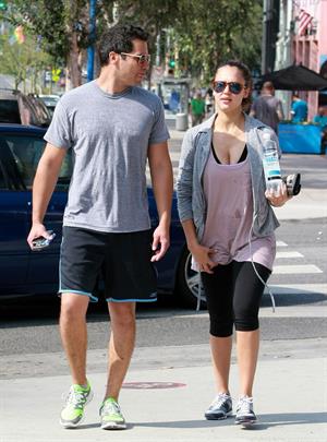 Jessica Alba going for smoothies September 14, 2011