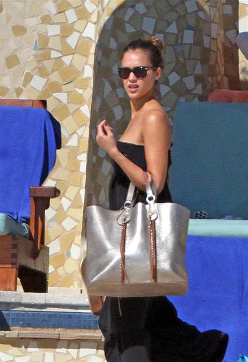 Jessica Alba holiday in Cabo San Lucas December 31, 2010