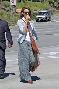 Jessica Alba shopping in LA 9/29/13