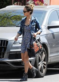 Jessica Alba heads to a private home in Santa Monica on May 31, 2013