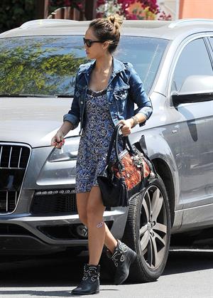 Jessica Alba heads to a private home in Santa Monica on May 31, 2013