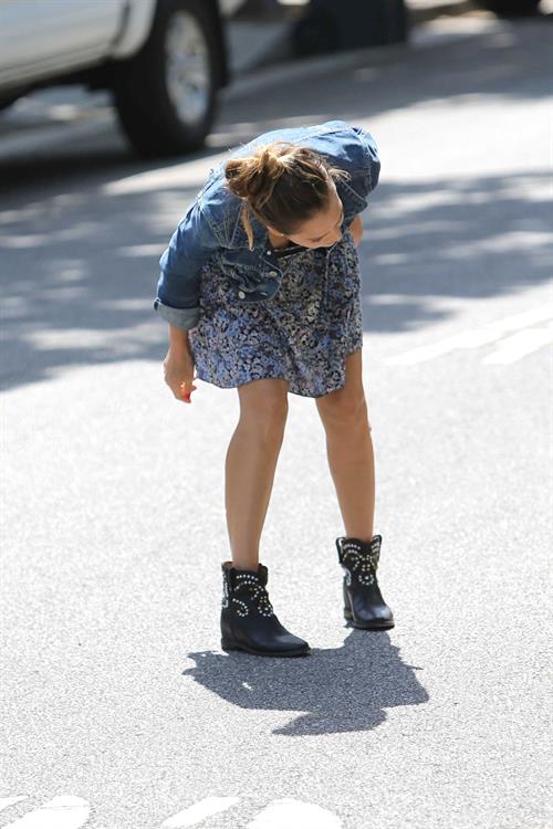 Jessica Alba heads to a private home in Santa Monica on May 31, 2013