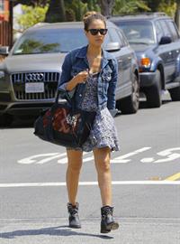 Jessica Alba heads to a private home in Santa Monica on May 31, 2013