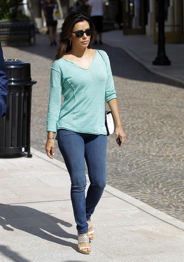 Eva Longoria Goes shoe shopping in Beverly Hills (May 23, 2013) 