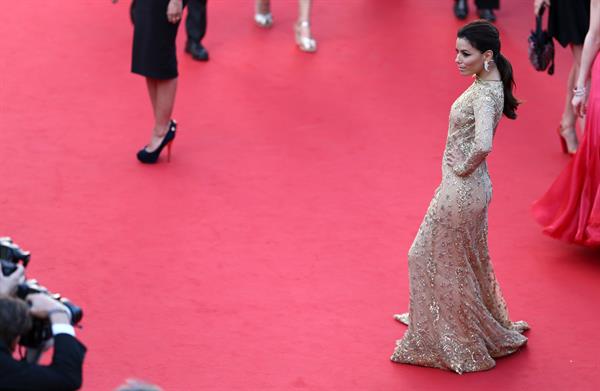 Eva Longoria in a Versace dress at the premiere of Le Passe in Cannes (17.05.2013) 
