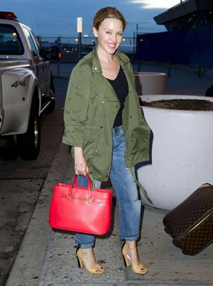 Kylie Minogue - John F. Kennedy International Airport in New York (08.05.2013) 