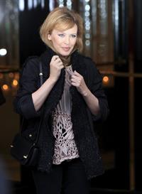 Kylie Minogue Leaving the Four Seasons hotel in Paris - October 29, 2012