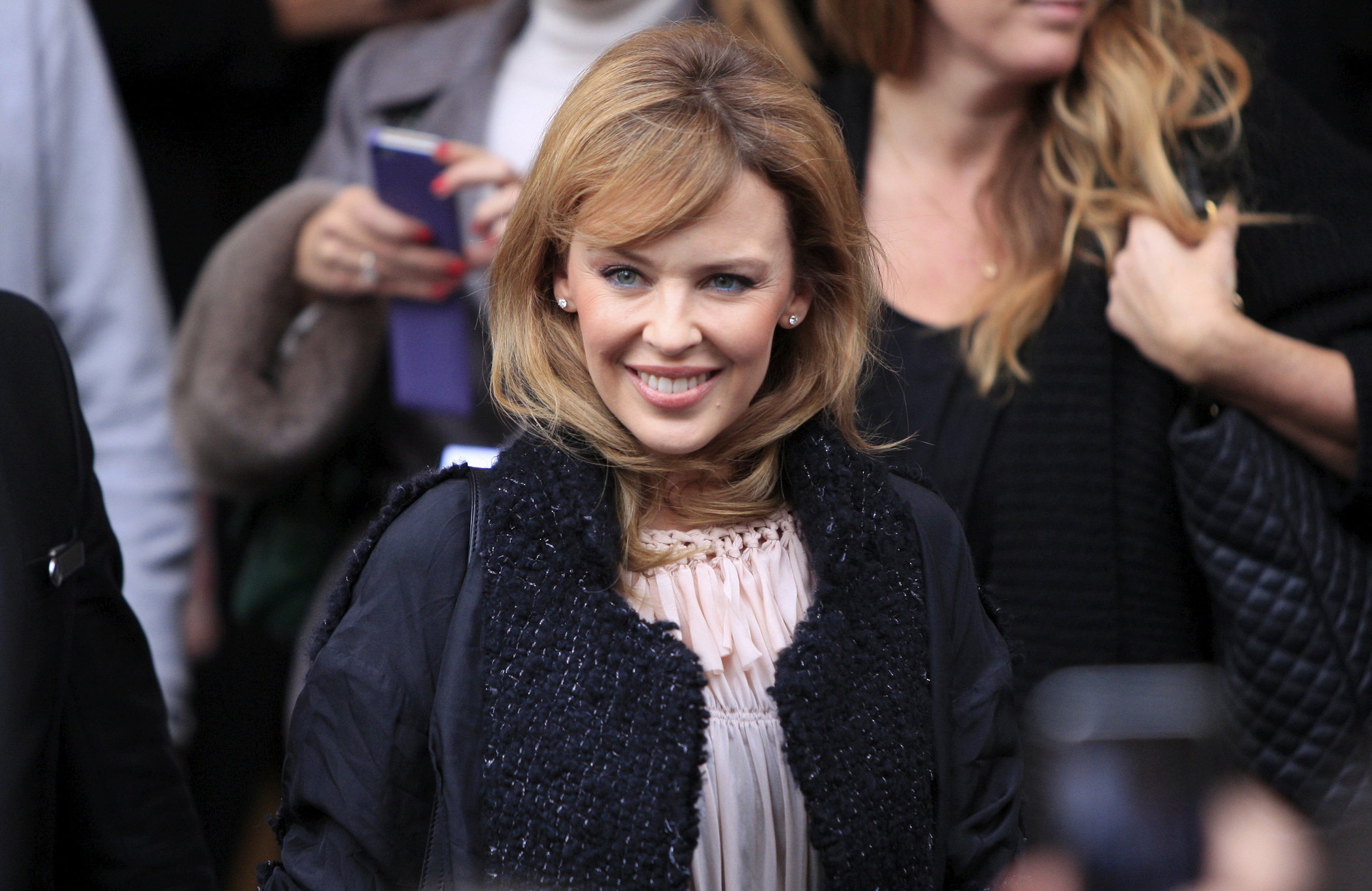 Kylie Minogue Leaving the Four Seasons hotel in Paris - October 29, 2012