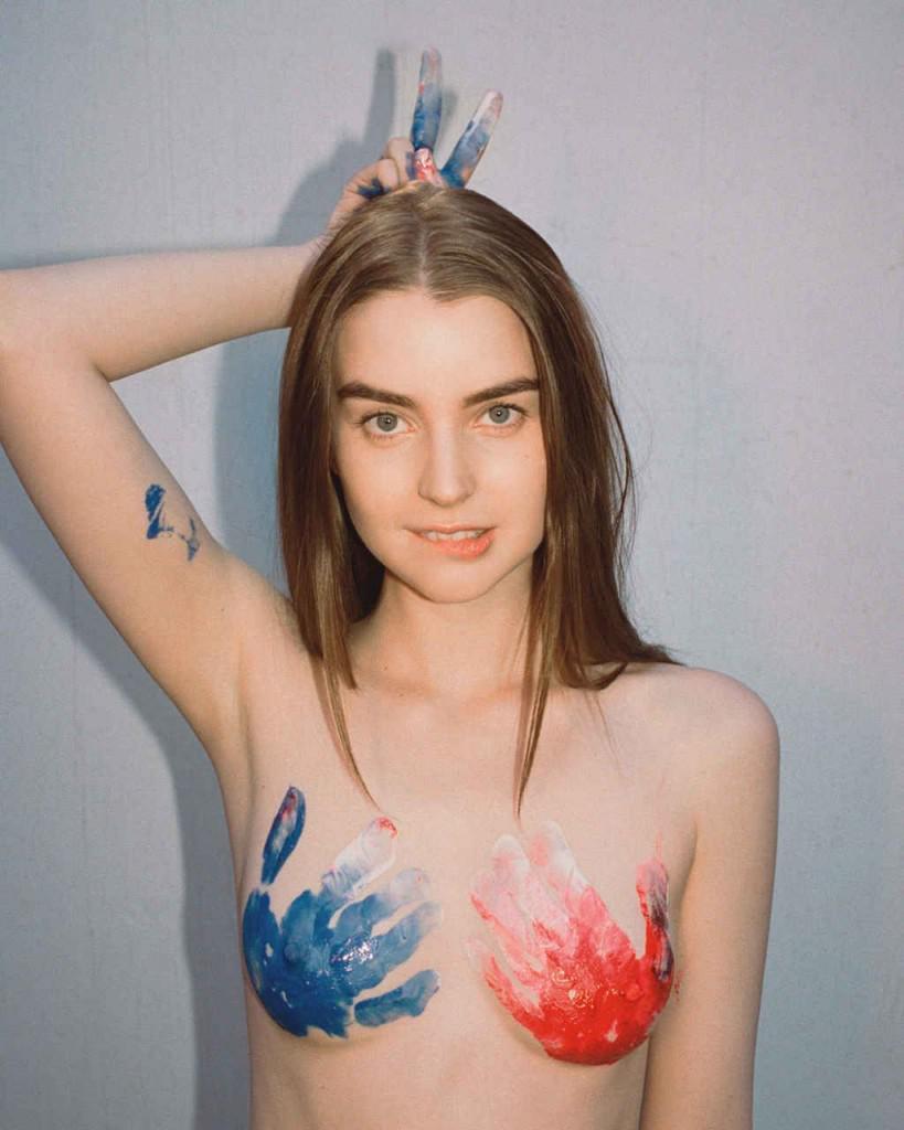 Ali Michael in body paint