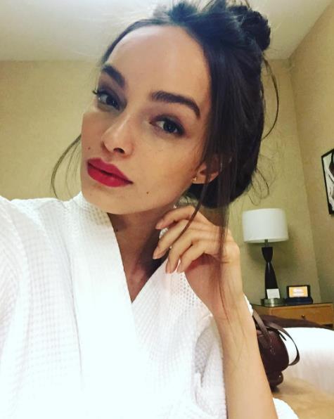 Luma Grothe taking a selfie