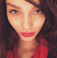 Luma Grothe taking a selfie