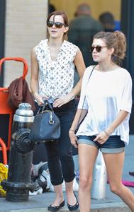 Emma Watson Shopping at a jewelry stand in the meatpacking district of New York 14.09.12