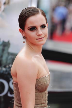 Emma Watson - Harry Potter and the Deathly Hallows Premiere in New York City, July 11, 2011