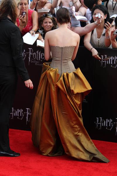 Emma Watson - Harry Potter and the Deathly Hallows Premiere in New York City, July 11, 2011