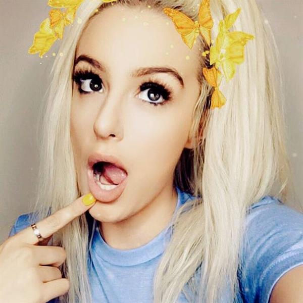 Tana Mongeau taking a selfie