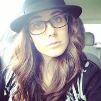 Manon Mathews taking a selfie