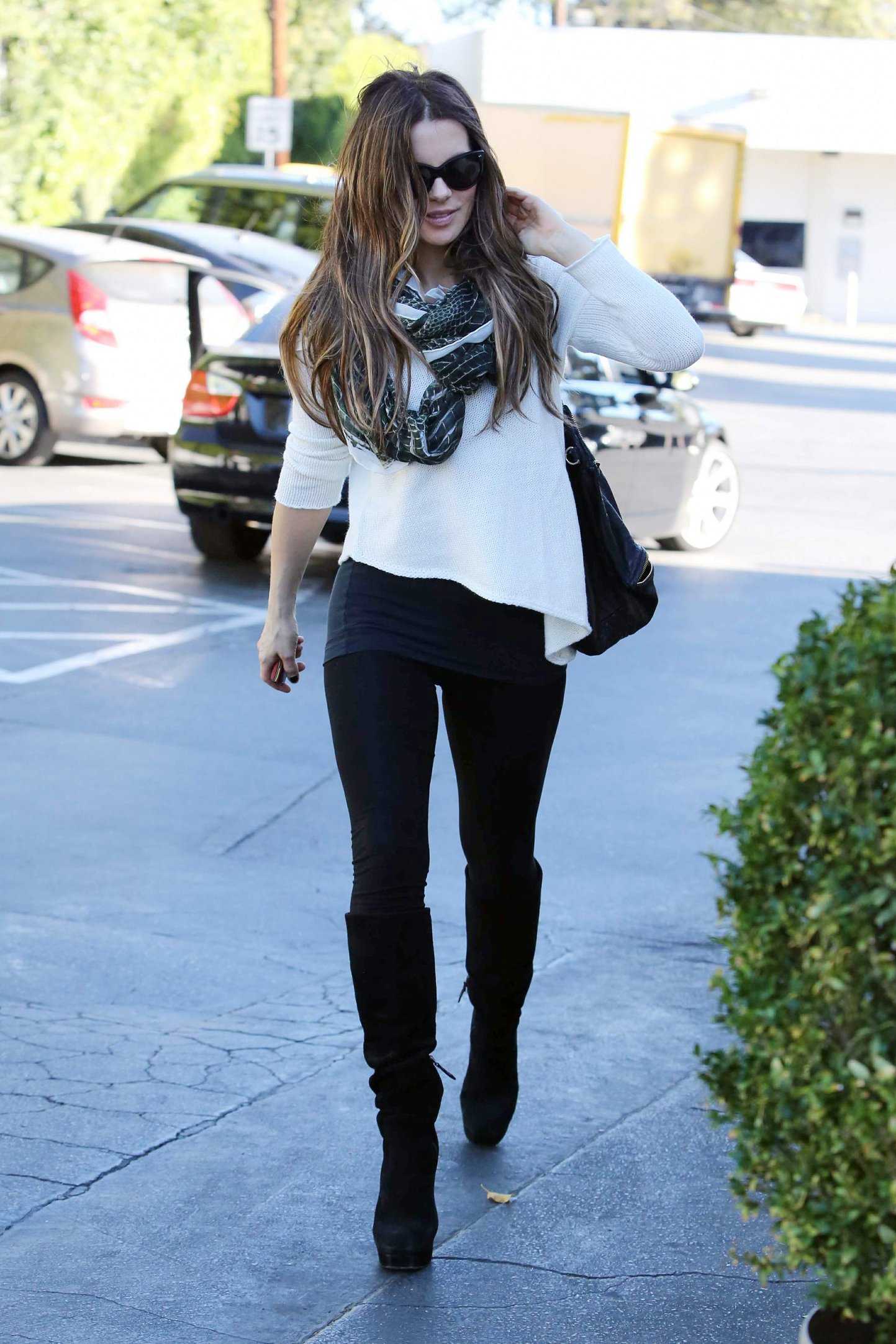 Kate Beckinsale at Brentwood Country Market October 31-2013 