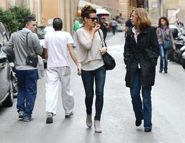 Kate Beckinsale Out and about in Rom November 9-2013  