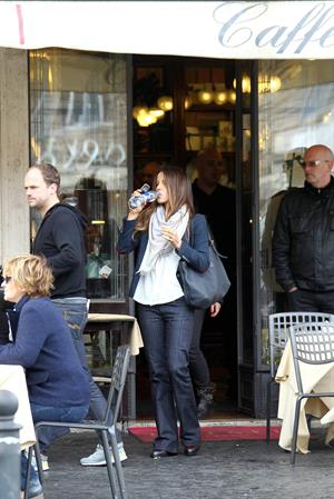 Kate Beckinsale On Set of The Face of an Angel in Rome November 11-2013 