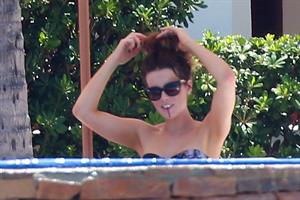 Kate Beckinsale wearing a bikini on vacation in Mexico August 21, 2013