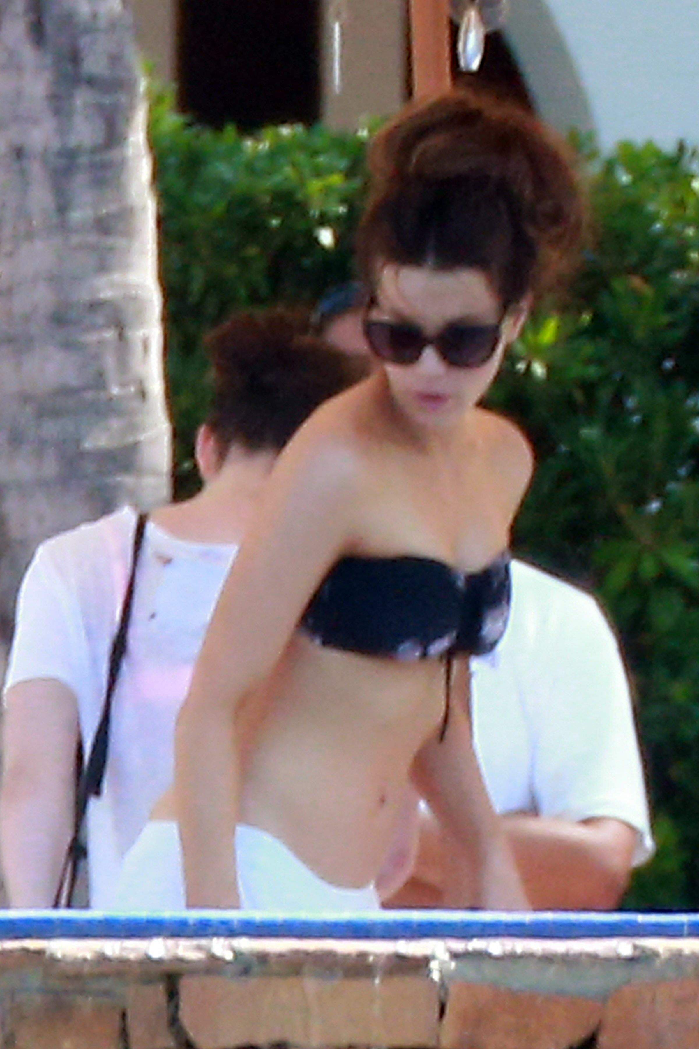 Kate Beckinsale wearing a bikini on vacation in Mexico August 21, 2013