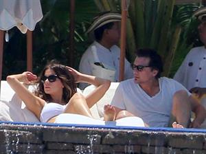 Kate Beckinsale wearing a bikini on vacation in Mexico August 22, 2013 