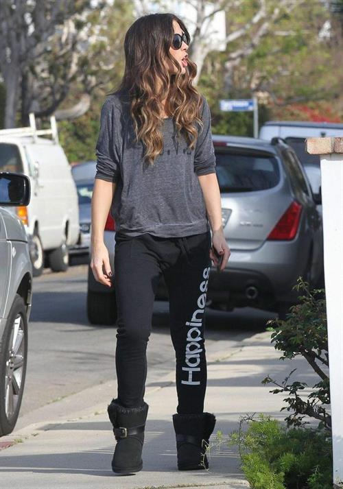 Kate Beckinsale Spotted at a friends house in Pacific Palisades March 32013 