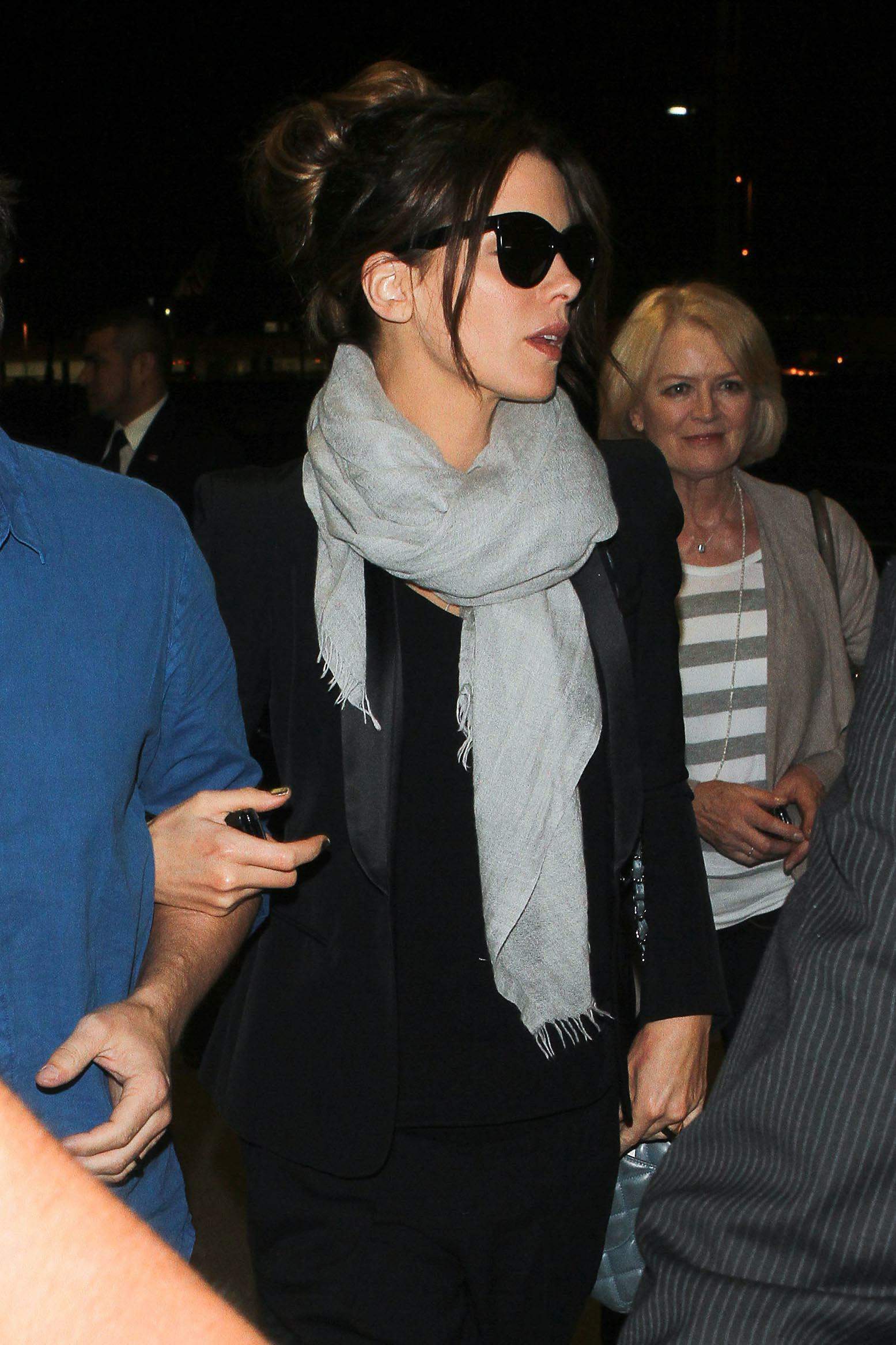 Kate Beckinsale Arrives at LA Airport to catch a flight to NYC May 4-2013