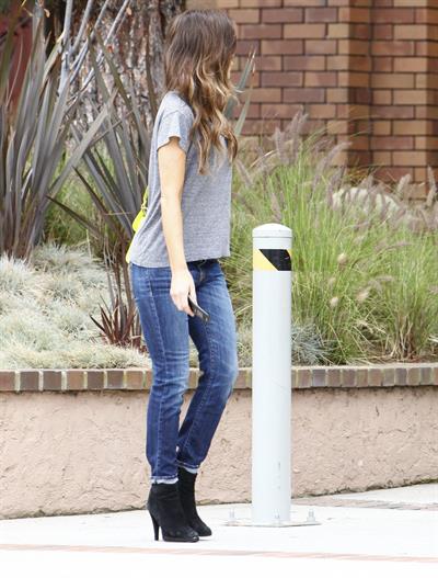 Kate Beckinsale - Enjoys a stroll in Los angeles (07.06.2013) 