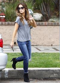 Kate Beckinsale - Enjoys a stroll in Los angeles (07.06.2013) 