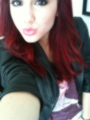 Ariana Grande Twitter and MySpace pics 