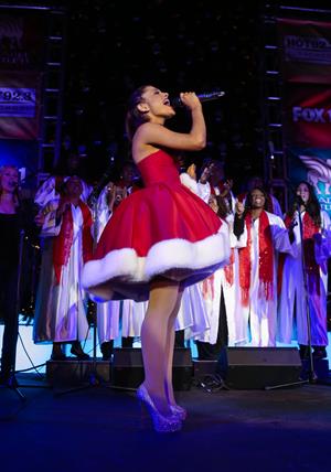 Ariana Grande Citadel Outlet’s 11th annual Tree Lighting Ceremony and Concert in LA 11/10/12 