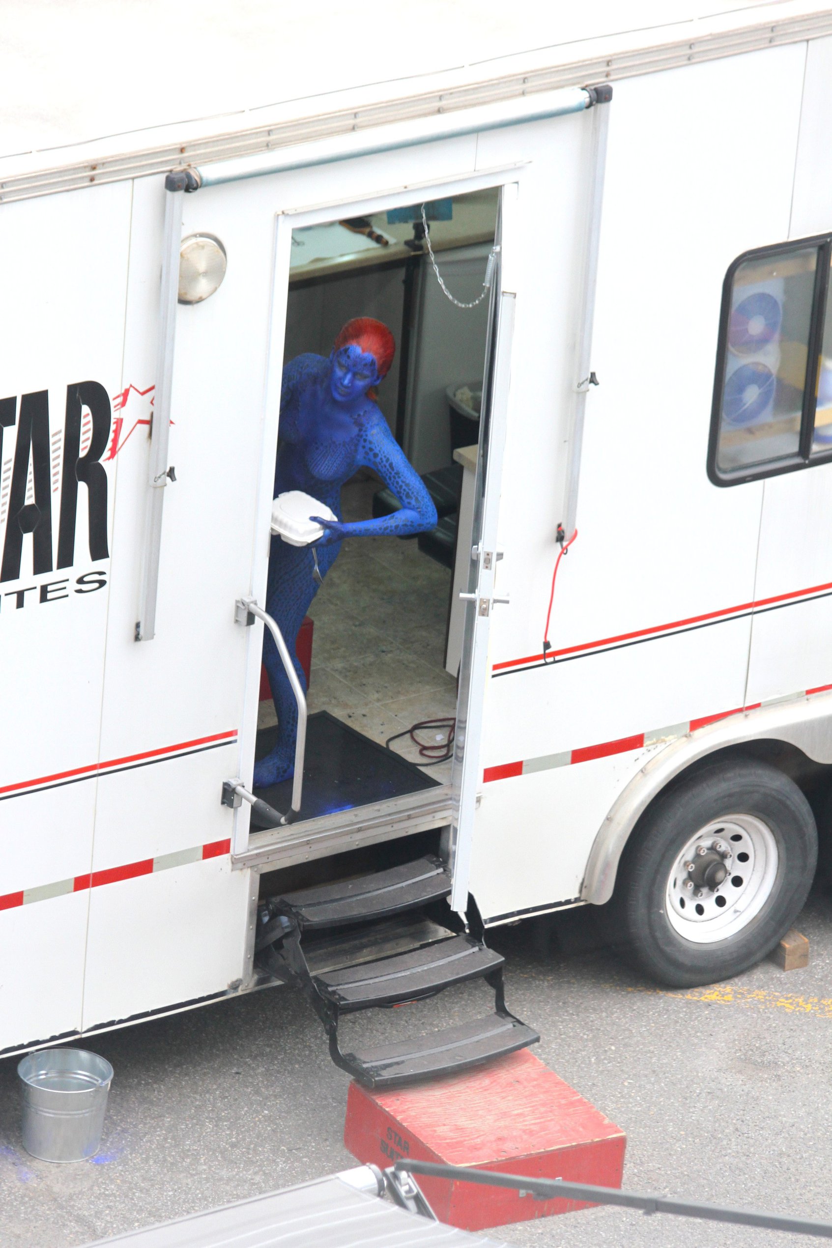 Jennifer Lawrence s On the Set of X-Men: Days of Future Past - Montreal, Canada (May 31, 2013) 