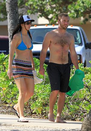 Jennifer Lawrence bikini candids in Maui 11/21/12 