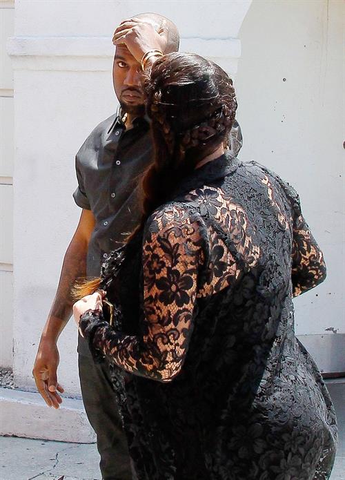 Kim Kardashian Goes house hunting with Kanye West in Bel Air (May 10, 2013) 