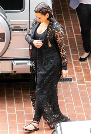 Kim Kardashian Goes house hunting with Kanye West in Bel Air (May 10, 2013) 