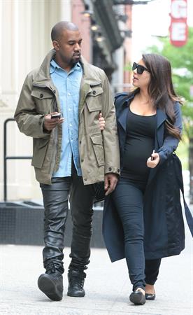 Kim Kardashian Takes an early morning stroll with Kanye West in SoHo (May 6, 2013) 