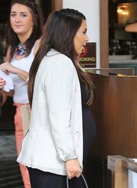 Kim Kardashian - Moves her growing baby bump through Los Angeles (03.06.2013) 