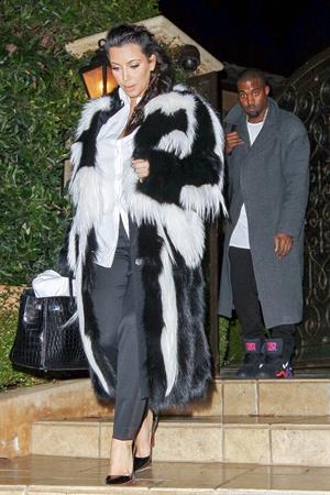 Kim Kardashian Leaving her home with Kanye West in L.A on Dec 31, 2012 
