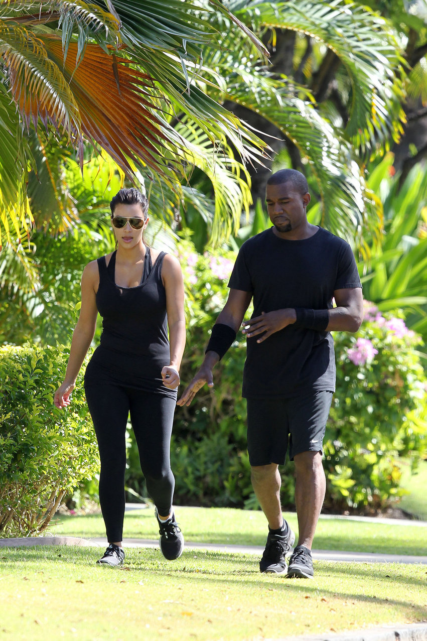 Kim Kardashian and Kanye West Walk in Beverly Hills 11 August 2012 