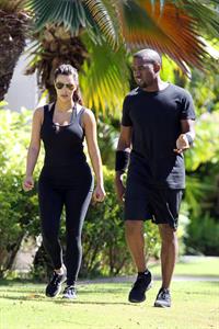 Kim Kardashian and Kanye West Walk in Beverly Hills 11 August 2012 