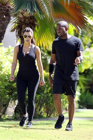 Kim Kardashian and Kanye West Walk in Beverly Hills 11 August 2012 