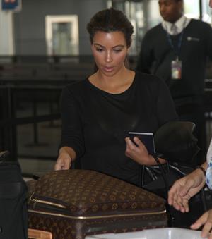 Kim Kardashian and Kanye West JFK airport in New York - 09 August 2012 