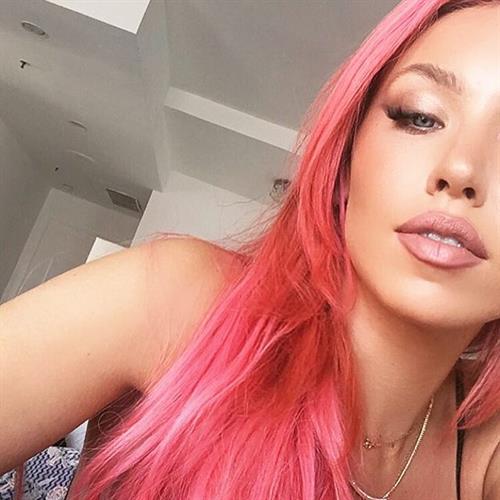 Imogen Anthony taking a selfie